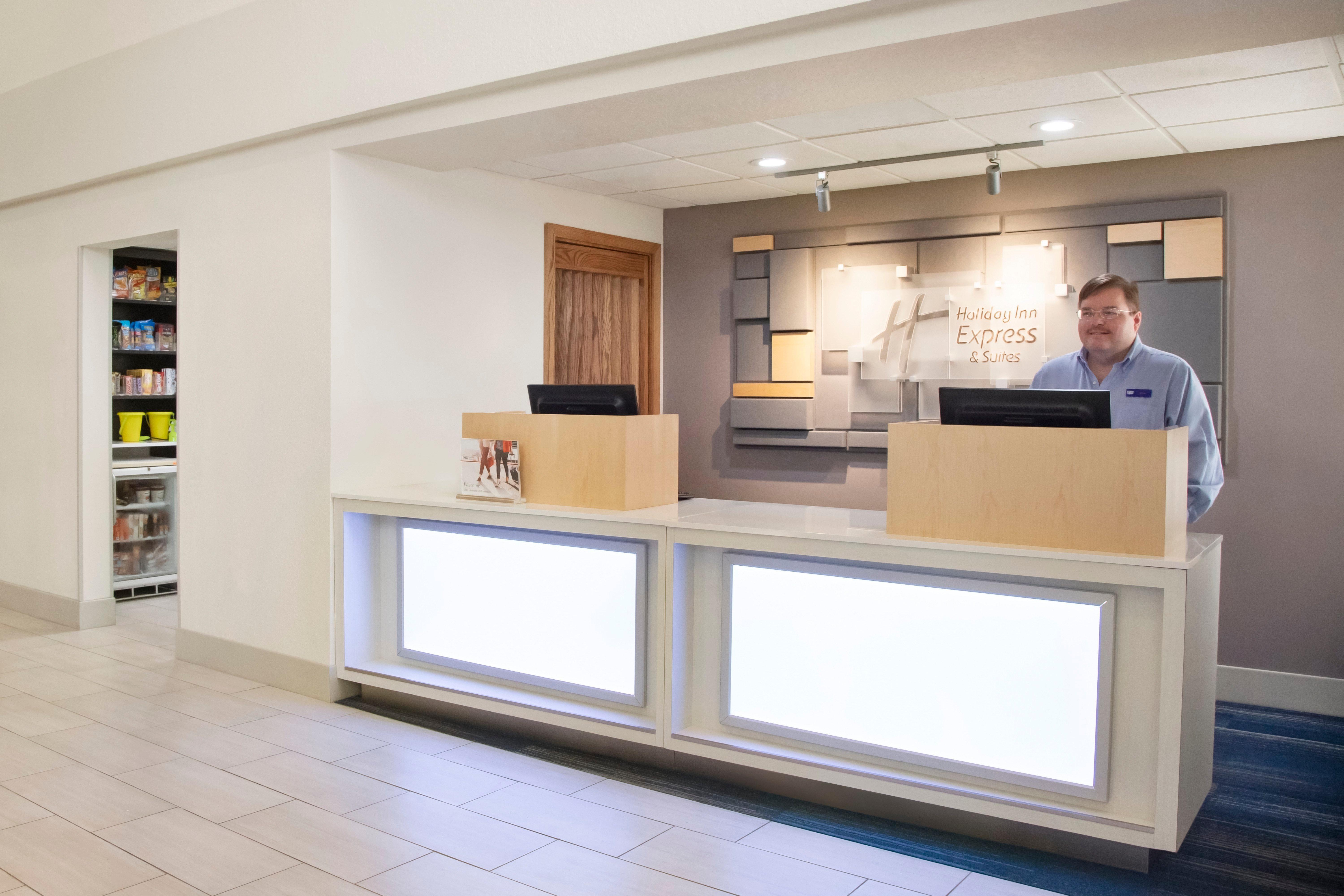 Holiday Inn Express & Suites Sarasota East By Ihg Vamo Exterior photo
